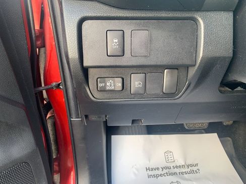 Used 2022 Toyota Tacoma SR AWD/4WD image 31