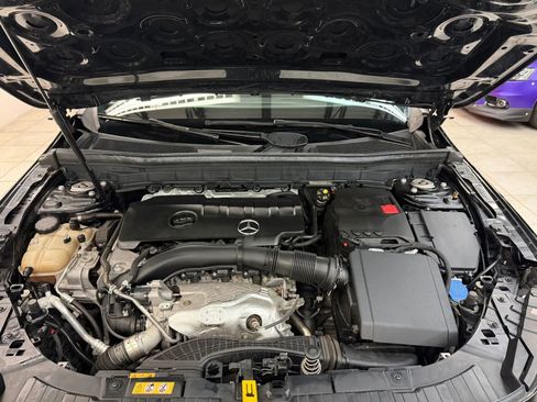 Used 2021 Mercedes-Benz GLB 250 4MATIC w/ Premium Package image 33