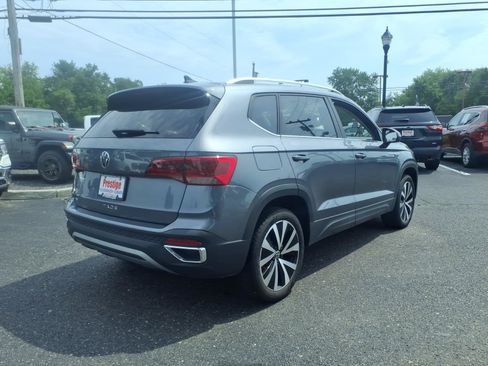 Certified 2023 Volkswagen Taos SE FWD image 2