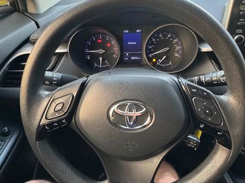 Used 2020 Toyota C-HR LE FWD image 10