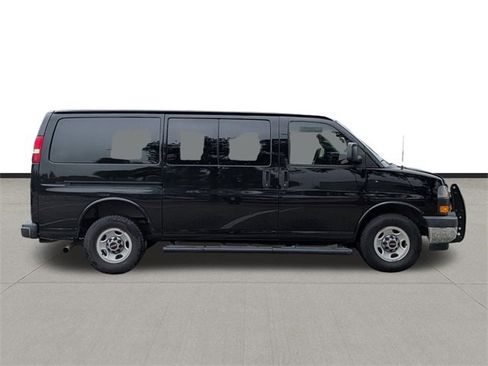 Used 2018 GMC Savana 3500 LT w/ LT Preferred Equipment Group image 4
