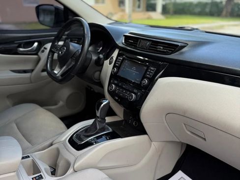 Used 2018 Nissan Rogue Sport SV w/ SV Technology Package FWD image 4