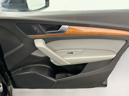 Used 2022 Audi Q5 2.0T Premium w/ Convenience Package image 35