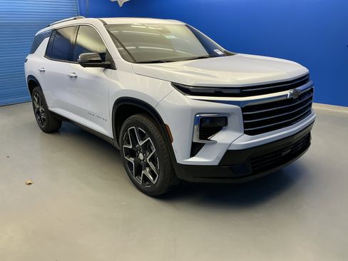 New 2026 Chevrolet Traverse High Country w/ LPO, Floor Liner Package AWD/4WD image 2