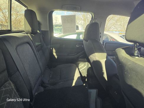 Used 2025 Nissan Frontier SV image 10