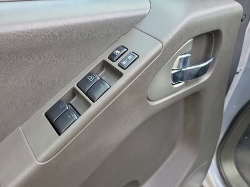 Used 2019 Nissan Frontier PRO-4X image 18