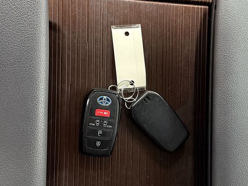 Used 2021 Toyota Sienna LE image 34