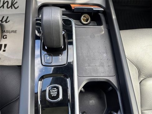 Used 2022 Volvo XC60 B5 Momentum w/ Advanced Package image 23