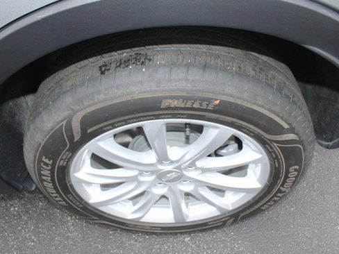 Used 2023 Cadillac XT4 Luxury w/ Cold Weather Package image 7