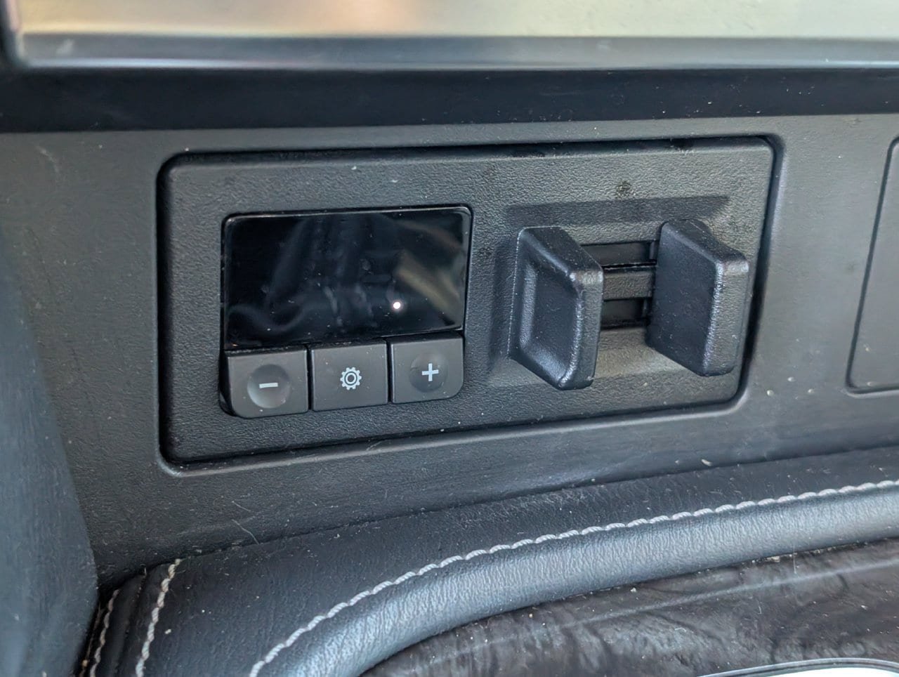 Used 2022 Nissan Armada Platinum w/ Captain's Chairs Package RWD image 19