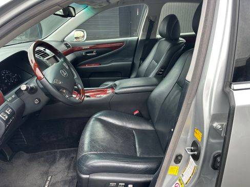 Used 2012 Lexus LS 460 AWD w/ Comfort Pkg image 9