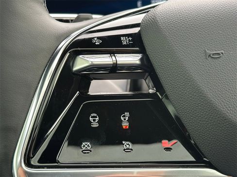 Used 2026 Cadillac Vistiq Sport image 33