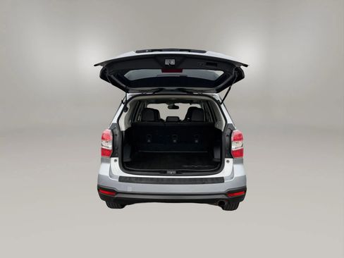 Used 2014 Subaru Forester 2.5i Limited AWD/4WD image 8