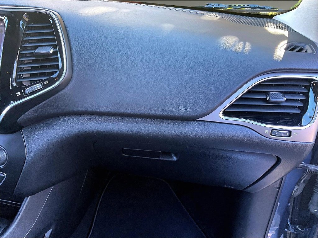 Used 2019 Jeep Cherokee Limited AWD/4WD image 13