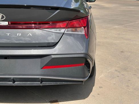 Used 2025 Hyundai Elantra Sport image 11