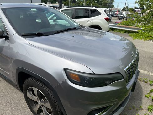 Used 2019 Jeep Cherokee Limited AWD/4WD image 6