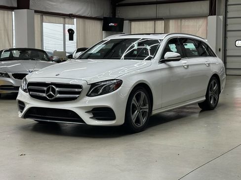 Used 2017 Mercedes-Benz E 400 E 400 4MATIC AWD 4dr Wagon image 5