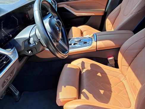 Used 2024 BMW X5 xDrive40i w/ M Sport Package AWD/4WD image 8