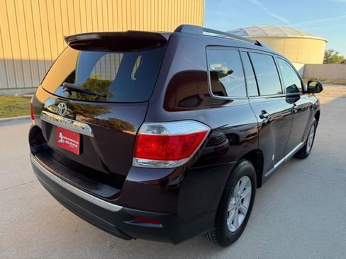 Used 2011 Toyota Highlander SE image 4