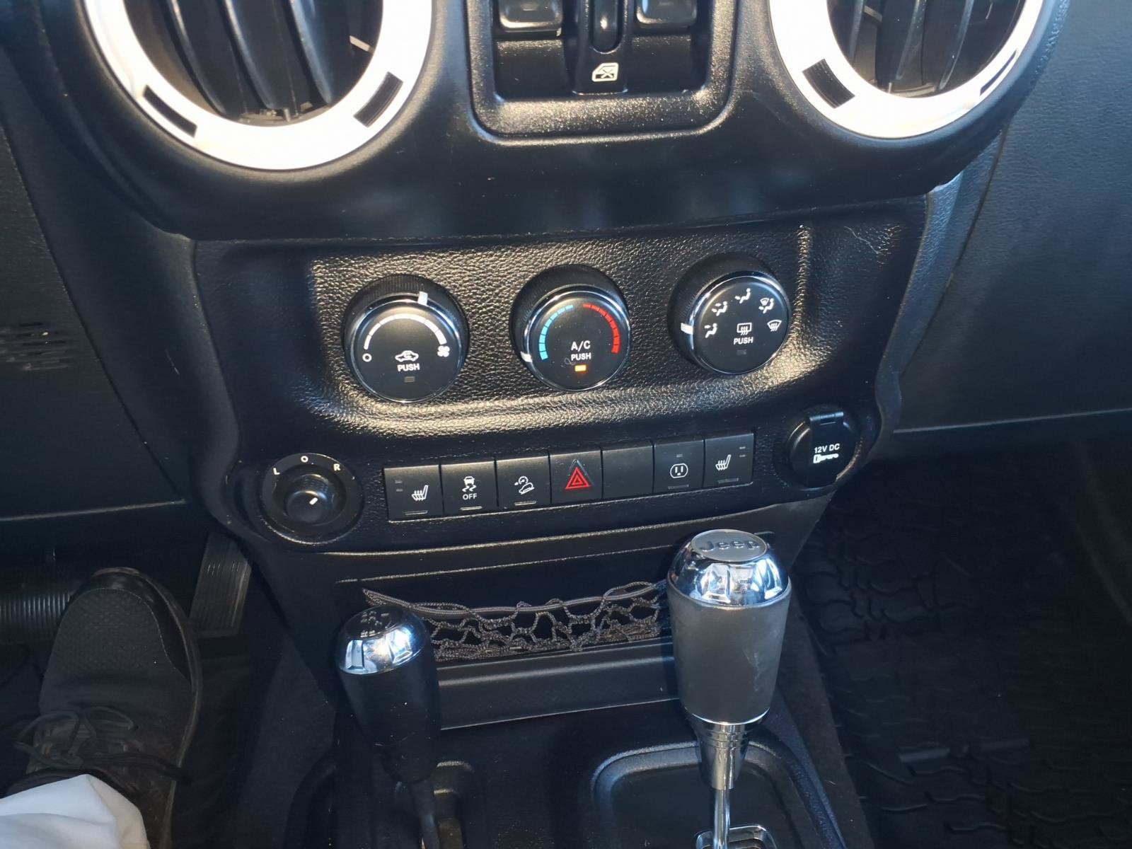 Used 2014 Jeep Wrangler Unlimited Sahara AWD/4WD image 23