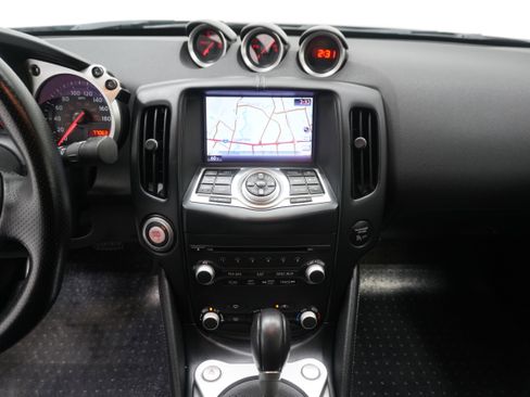 Used 2018 Nissan 370Z Coupe RWD image 17