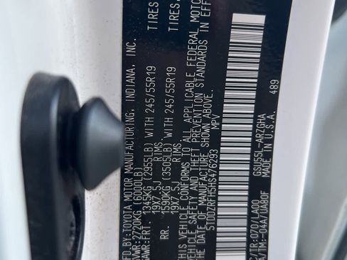 Used 2017 Toyota Highlander Limited image 18