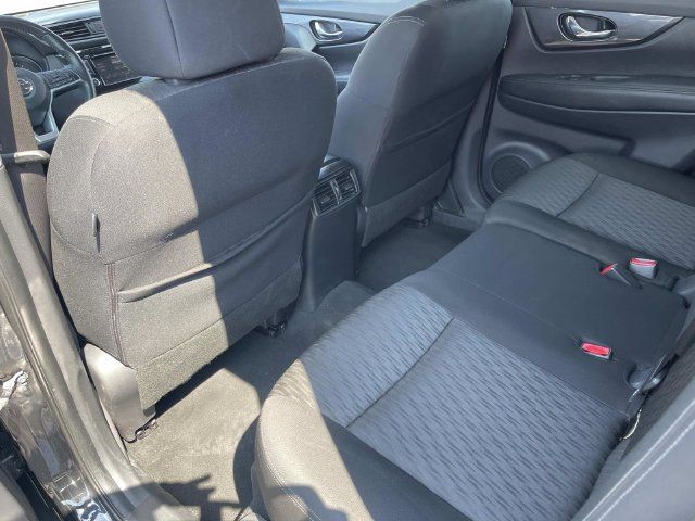 Used 2020 Nissan Rogue SV FWD image 18