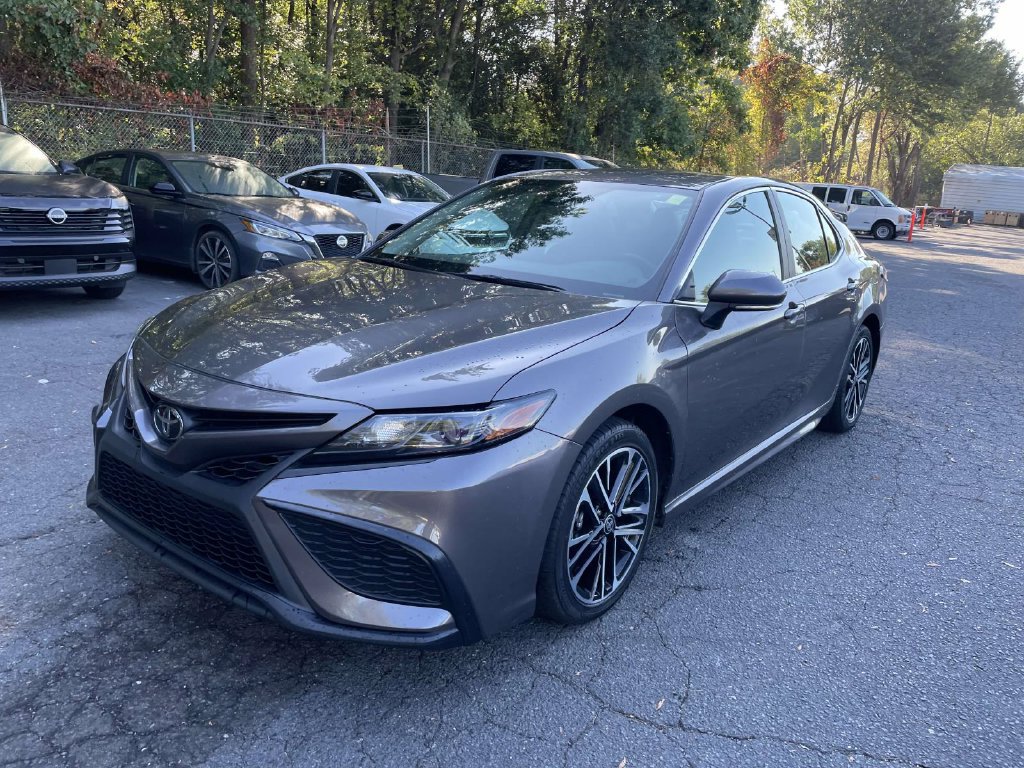 Used 2024 Toyota Camry SE w/ Convenience Package FWD image 3