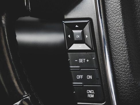 Used 2017 Lincoln Navigator Select image 14