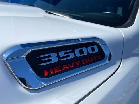 Used 2022 RAM 3500 Big Horn w/ Level C Equiment Group image 9