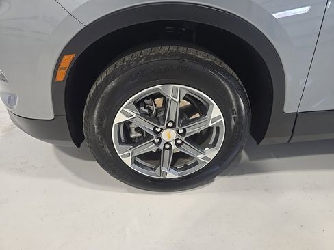 Used 2025 Chevrolet Blazer LT image 4