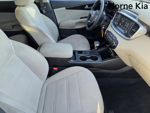 Used 2020 Kia Sorento LX image 29