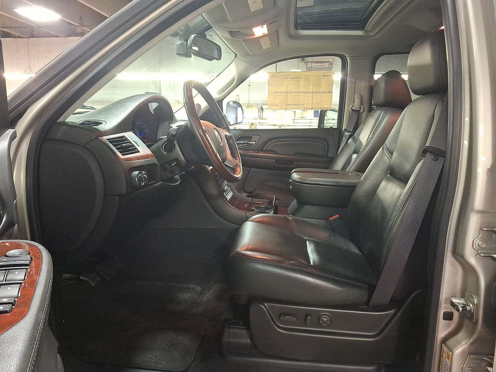 Used 2008 Cadillac Escalade EXT AWD/4WD image 13