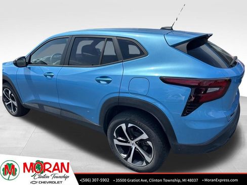 Used 2025 Chevrolet Trax RS w/ Driver Confidence Package FWD image 3
