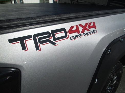 Used 2021 Toyota Tacoma TRD Off-Road image 8