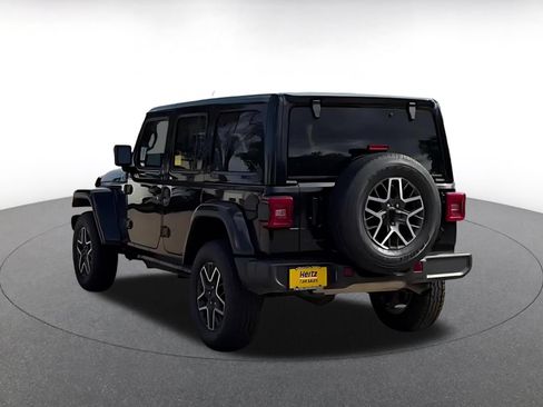 Used 2025 Jeep Wrangler Unlimited Sahara AWD/4WD image 15