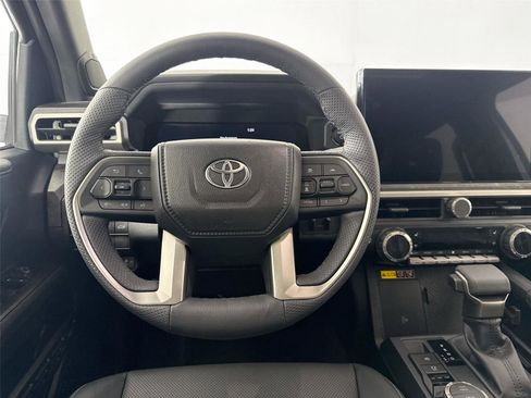 Used 2025 Toyota Tacoma Limited image 33