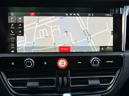 Certified 2026 Porsche Macan AWD/4WD image 31