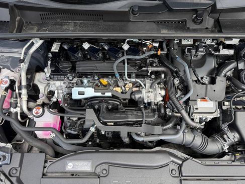 Used 2025 Toyota Prius XLE AWD/4WD image 12