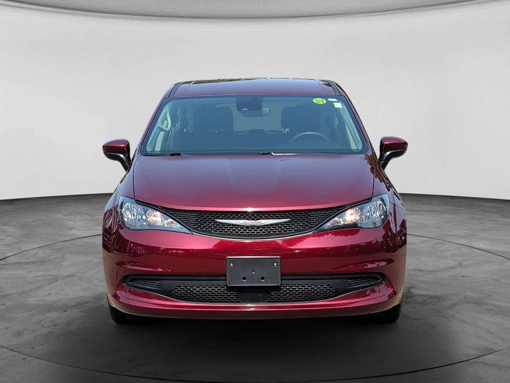 Used 2023 Chrysler Voyager LX FWD image 2