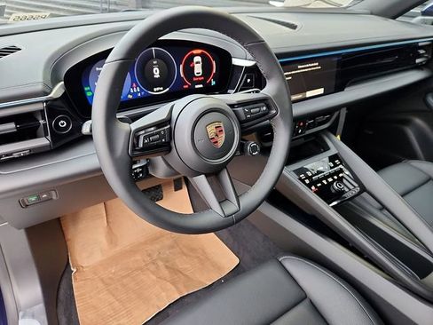 New 2025 Porsche Macan 4 Electric image 4