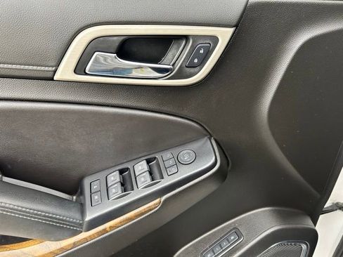 Used 2020 GMC Yukon XL Denali w/ Denali Premium Package image 29