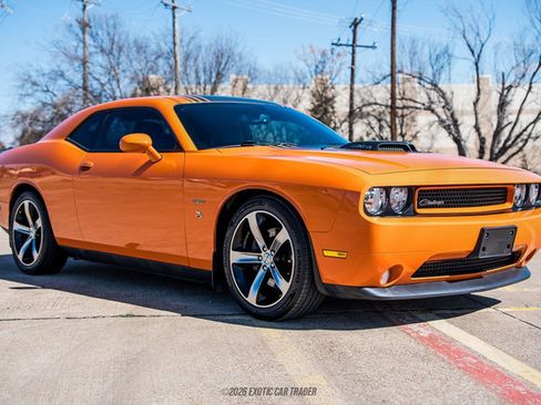 Used 2014 Dodge Challenger R/T RWD image 12