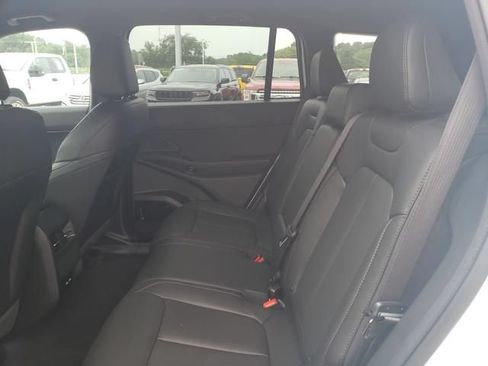 Used 2026 Jeep Cherokee Limited AWD/4WD image 14