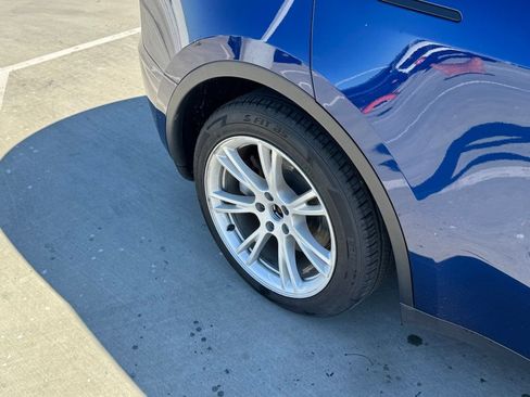 Used 2023 Tesla Model Y Long Range AWD/4WD image 24