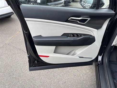 Used 2025 Kia Sportage EX image 13