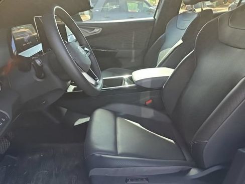 Used 2024 Volkswagen ID.4 Pro S AWD/4WD image 5