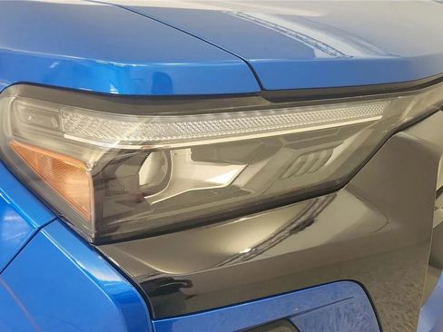 Used 2024 Chevrolet Colorado Z71 w/ Z71 Convenience Package 2 AWD/4WD image 14