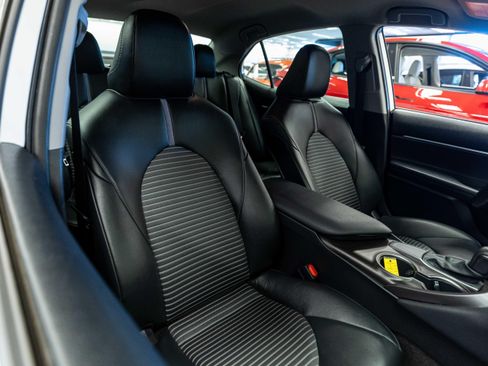 Used 2021 Toyota Camry SE w/ Carpet Mat Package (TMS) FWD image 14