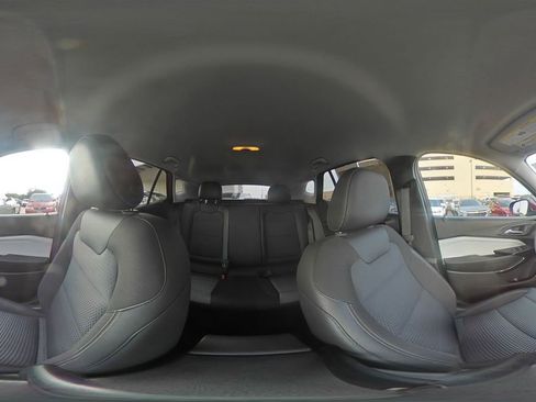 Used 2025 Chevrolet Trax LT FWD image 41